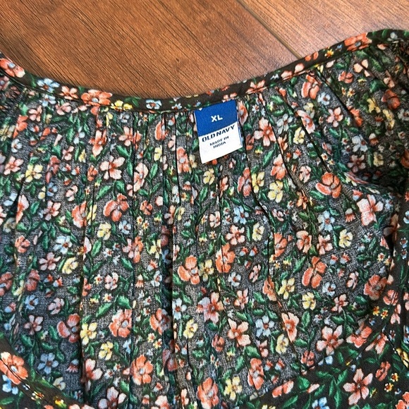 Old Navy Dark Floral and Lace Peasant Top XL - Picture 3 of 6